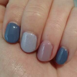 Soft lilac nails