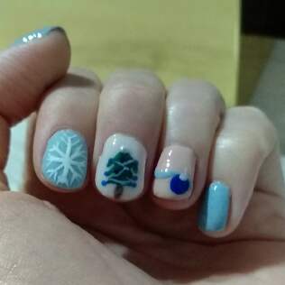 Delicate Christmas nails
